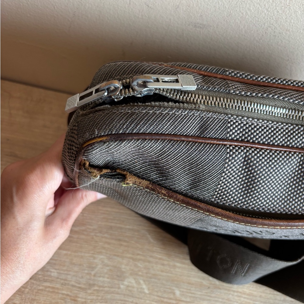 Authentic Louis Vuitton crossbody Fannie pack - Picture 2 of 9
